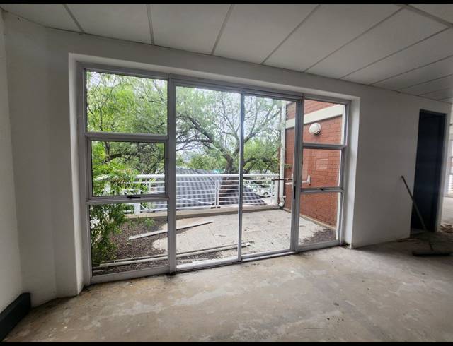 166M² OFFICE TO LET IN VORNA VALLEY